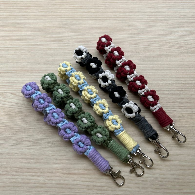 MACRAME Huahua mobile phone lanyard with clip - เย็บปัก/ถักทอ/ใยขนแกะ - วัสดุอื่นๆ 