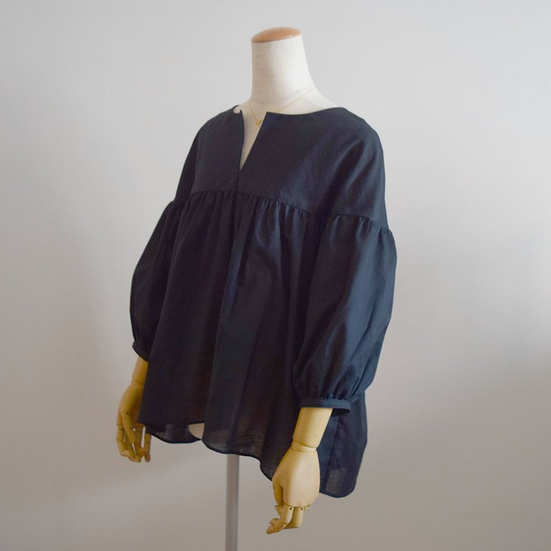 Cotton Keyhole Neck Gathered Blouse Black Made-to-Order - Women's Shirts - Cotton & Hemp Black