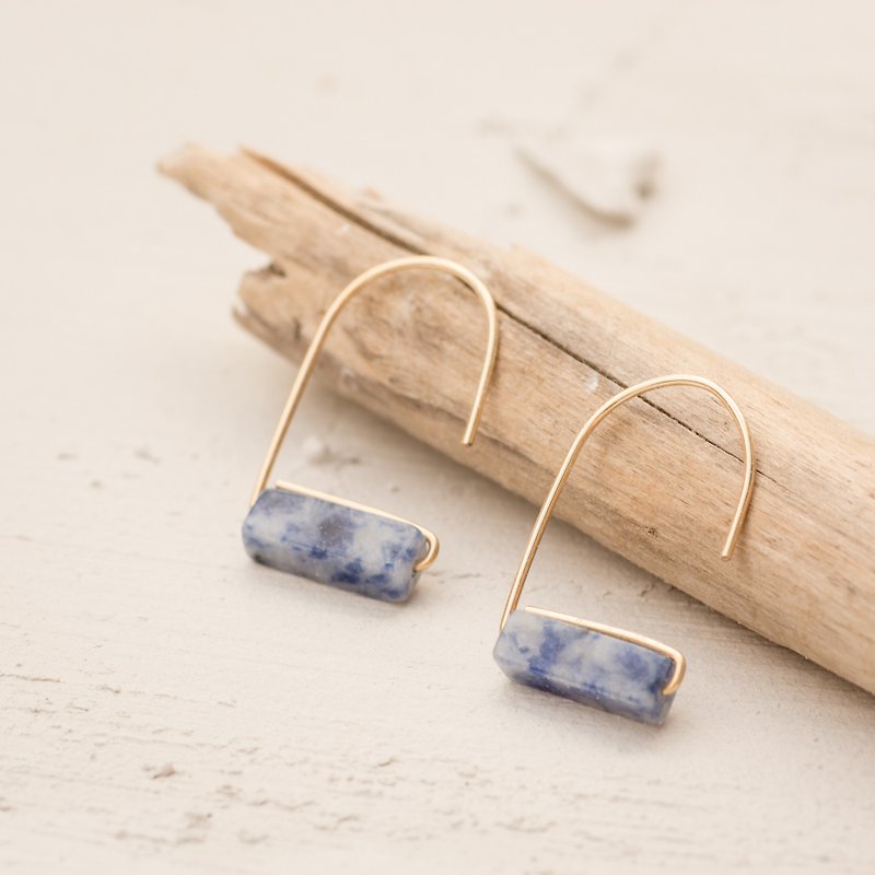 LITHUANIA Earrings, natural Sodalite stone and 14k gold filled - ต่างหู - โลหะ สีน้ำเงิน