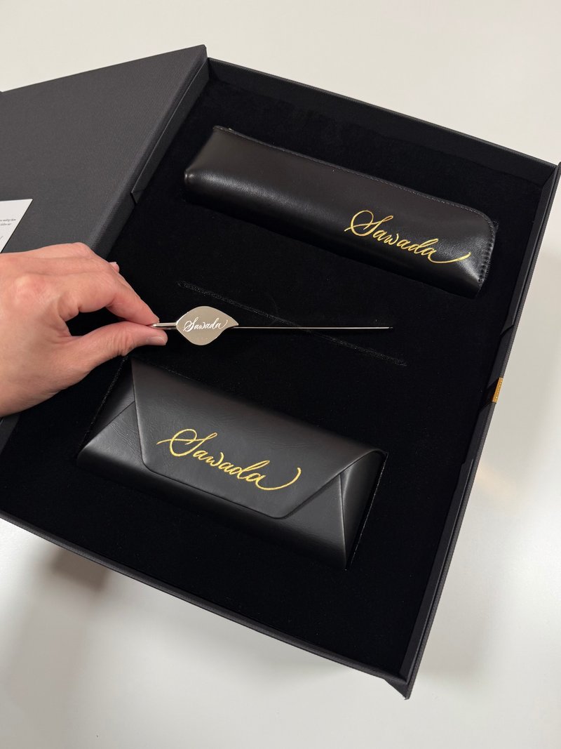 【組合禮物】客制 眼鏡盒 金屬書簽 真皮筆袋 免費刻字 套裝 禮盒 - 其他書寫用具 - 不鏽鋼 多色