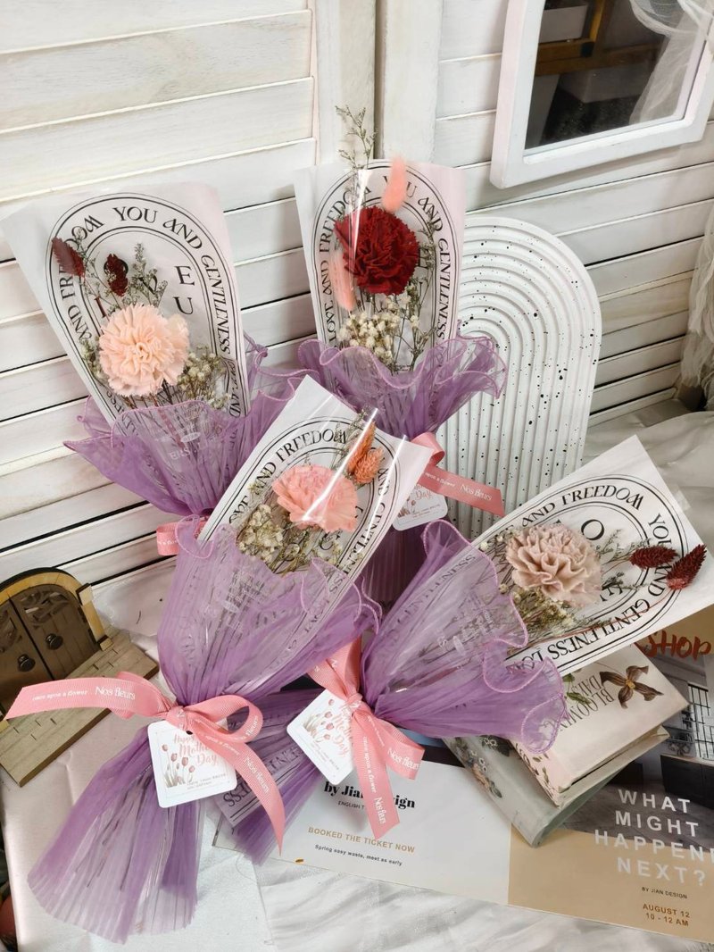 【蕎翎工作室】單朵索拉花康乃馨花束 母親節花禮 康乃馨 - 乾燥花/永生花 - 植物．花 多色