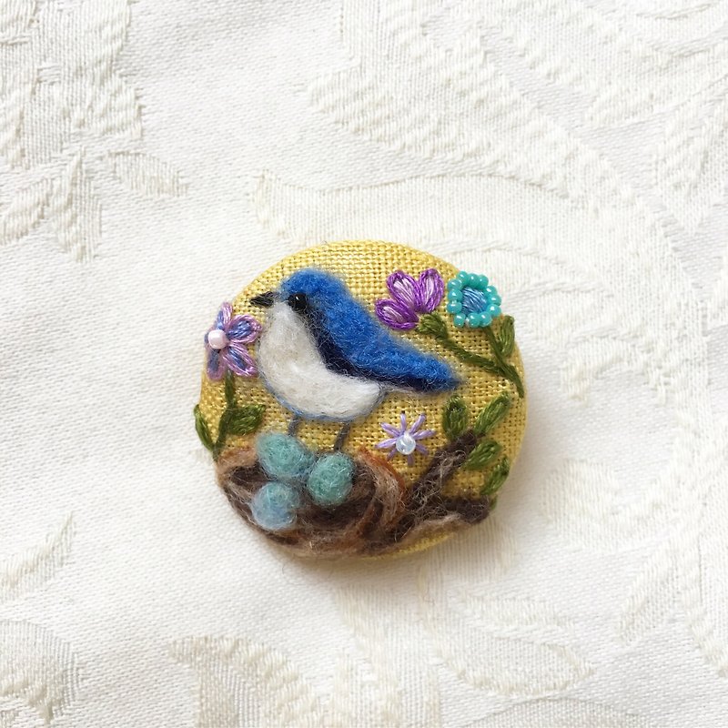 brooch of bird and eggs - Brooches - Cotton & Hemp Yellow