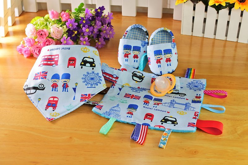 British soldier's full moon gift box three-piece baby shoes + saliva towel (bib pocket) + pacifier chain clip comfort towel - Baby Gift Sets - Cotton & Hemp 