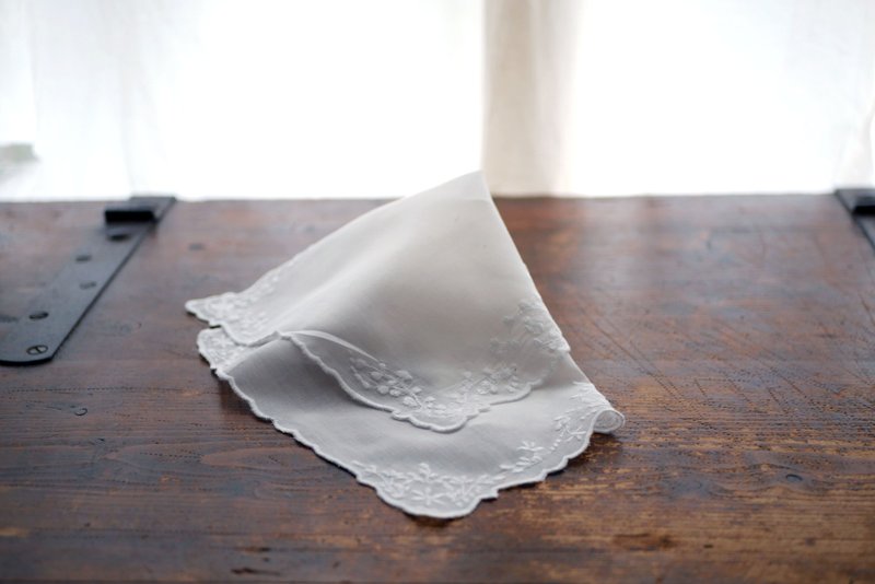 Personalized Embroidered Cotton Handkerchief – Custom Initials, Elegant Gift - 手帕 - 棉．麻 白色