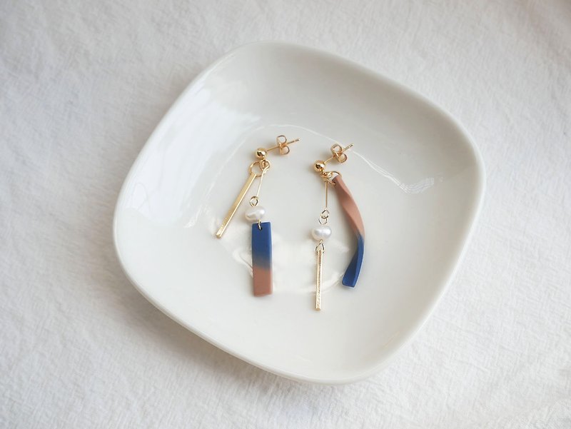 Healing Collection Room | Strolling Clouds, Dreamy Pink Blue Gradient Irregular Freshwater Pearl Line Soft Pottery Earrings - Earrings & Clip-ons - Pottery Multicolor