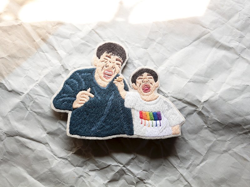 Exclusive order - 8 cm double portrait hand-embroidered brooch NO.98-2 - เข็มกลัด - งานปัก หลากหลายสี