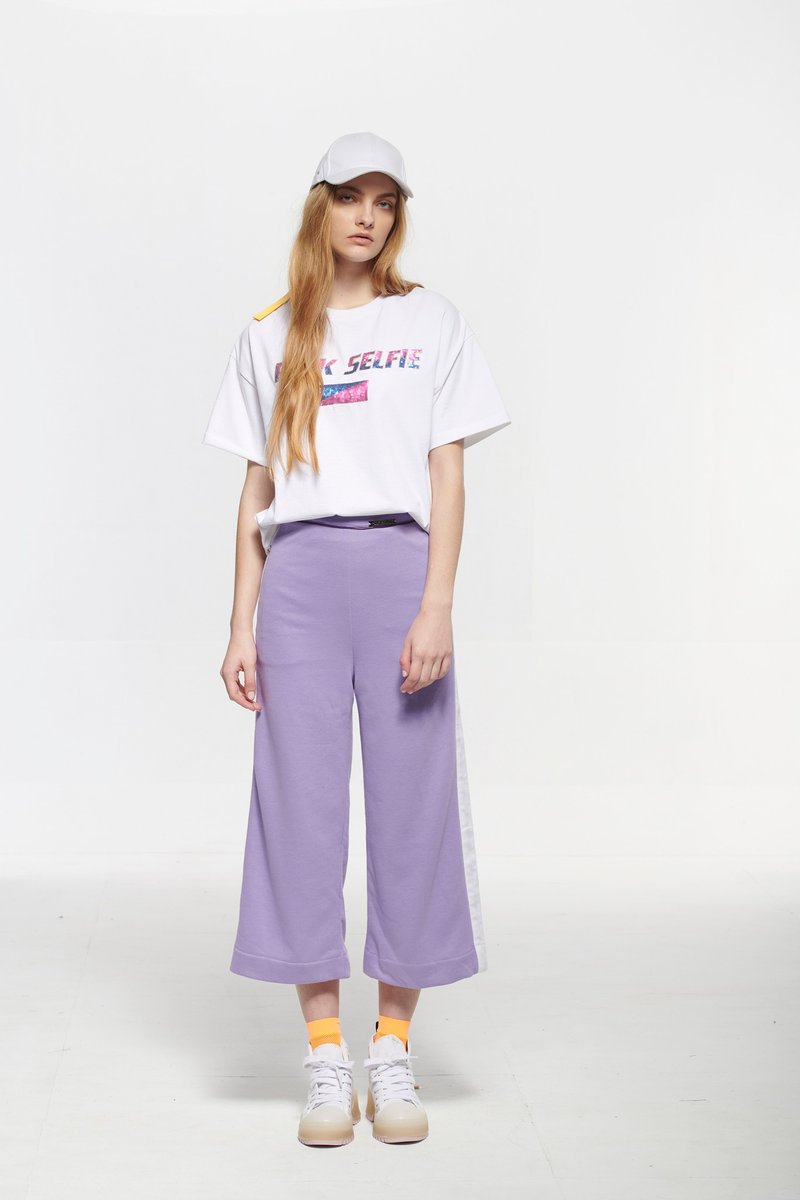 PINK SELFIE 亮片LOGO字短袖T - 女 T 恤 - 其他材質 黃色