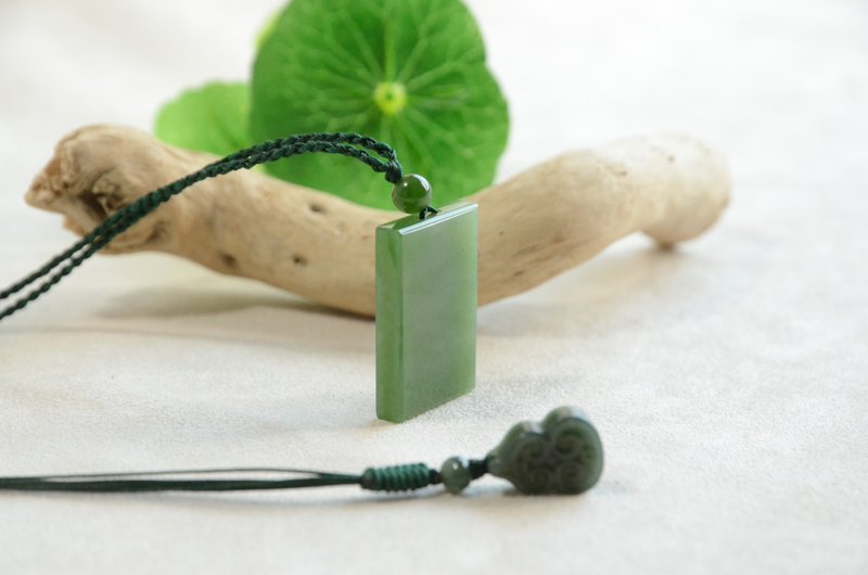 【青雲】天然菠菜綠碧玉平安無事牌 - 項鍊 - 寶石 