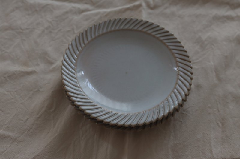 White sheep factory - oblique Dutch chrysanthemum platter - Plates & Trays - Pottery 