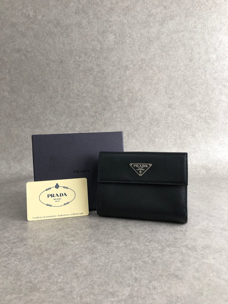 【 日本直送　名牌中古包 】PRADA プラダ 財布 ブラック トライアングルロゴ サフィアーノレザー 2つ折り M523A vintage 3px45p - 財布 - 革 ブラック
