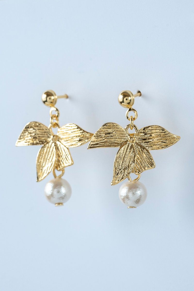 Flying-Cotton Pearl Earrings - Earrings & Clip-ons - Other Metals Gold