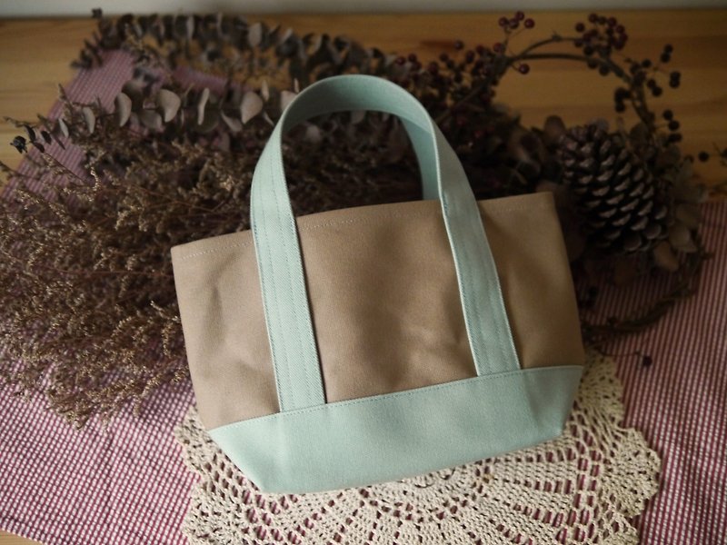 [Spot non-magnetic buckle] Classic Tote Bag-Milk Tea x Lake Green- - Handbags & Totes - Cotton & Hemp Khaki