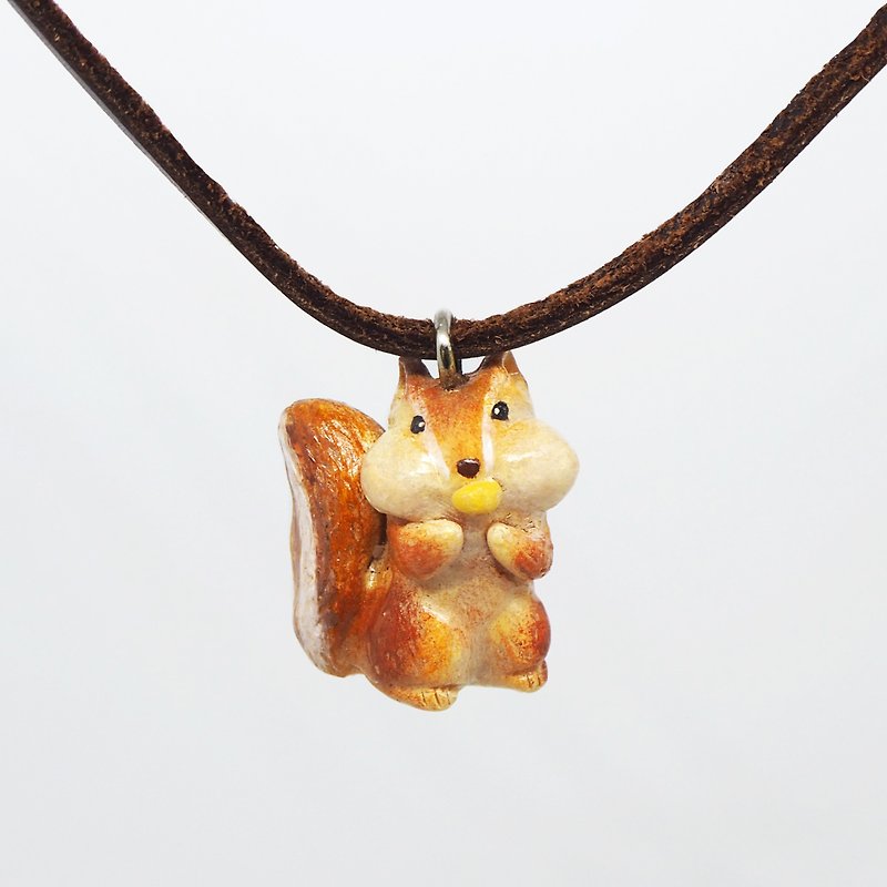 小松鼠手工手繪頸鏈/墜子 Squirrel handmade necklace - 頸鏈 - 黏土 橘色