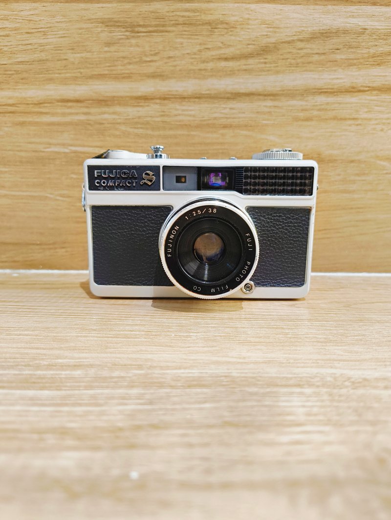 [135 film camera] 80% new FUJICA COMPACT S large aperture f2.5 mechanical film - กล้อง - โลหะ สีดำ