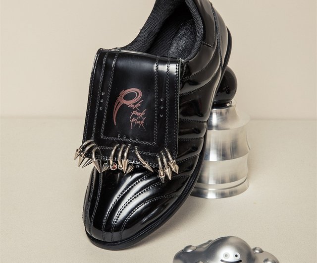 Black glossy punk sports sneakers tongue with removable