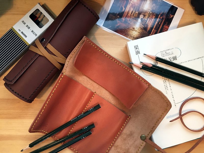 Hand-made leather ─ vintage leather pencil case. (Pen roll, brush bag, pencil bag, pen bag, tool bag, - กล่องดินสอ/ถุงดินสอ - หนังแท้ หลากหลายสี