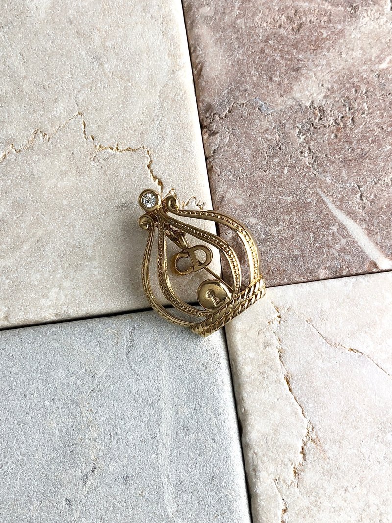 【 日本直送　名牌中古包 】Christian Dior クリスチャン ディオール ブローチ ゴールド CD クラウン vintage オールド cejdz6 - 胸針 - 其他材質 金色