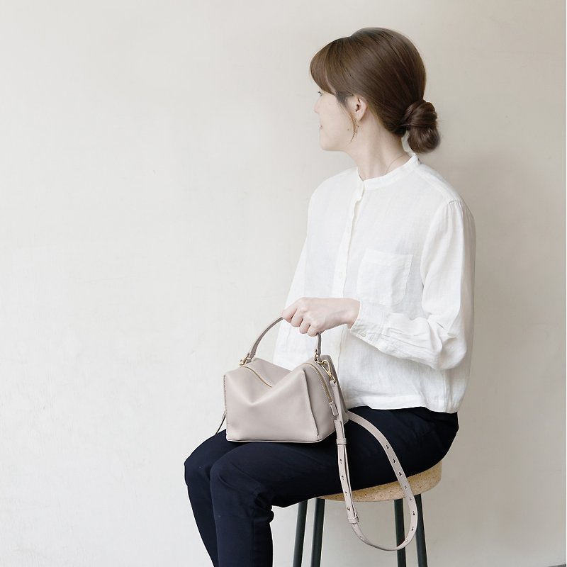 Mini Valley Cube Shoulder Bag-Cumulus Grey/leather Bag/ shoulder Bag/handbag - กระเป๋าแมสเซนเจอร์ - หนังแท้ สีเทา