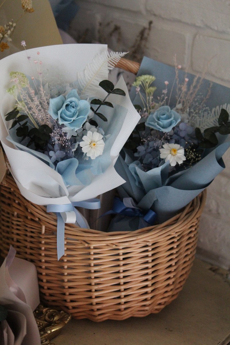 【淺藍色系永生玫瑰花束】生日送禮/祝賀花禮/永生花 - 乾燥花/永生花 - 植物．花 藍色