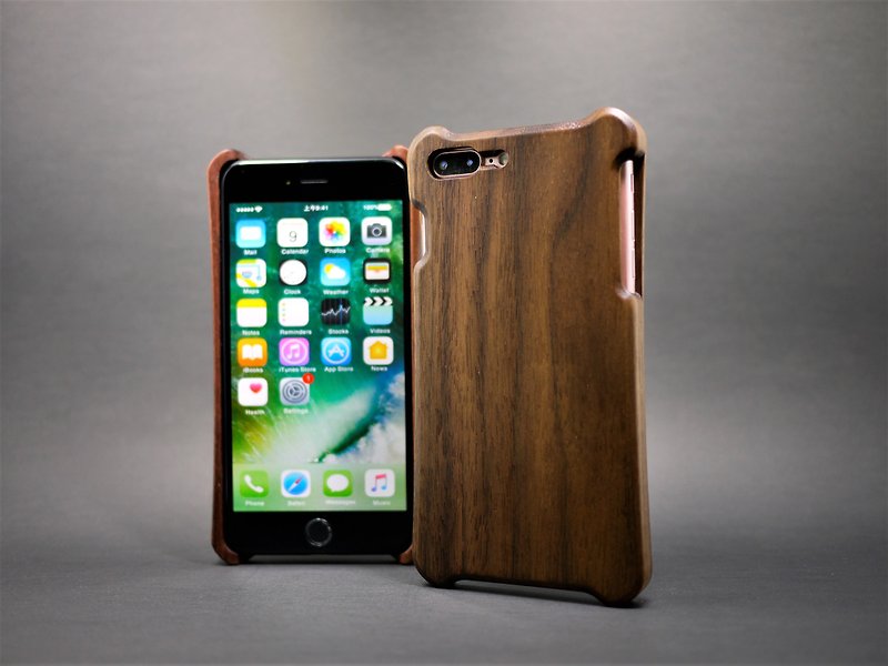 Walnut wood case for iPhone 7 and 8 series - เคส/ซองมือถือ - ไม้ สีนำ้ตาล