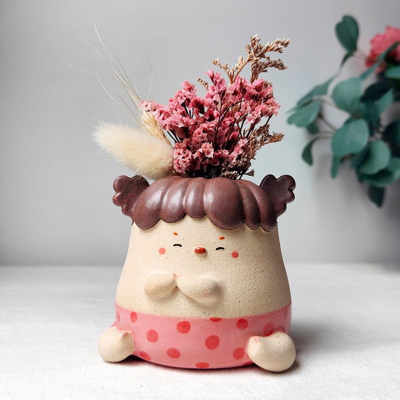 Handmade mini vase, cute girl with pink polka dot pants. - 花瓶 - 陶 
