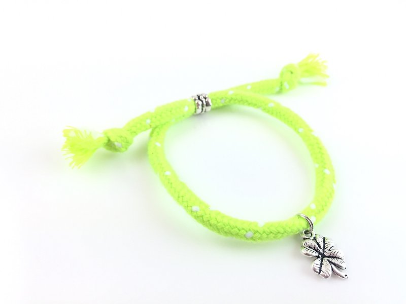 Silver Clover - fluorescent green hand rope - สร้อยข้อมือ - ผ้าฝ้าย/ผ้าลินิน สีเขียว