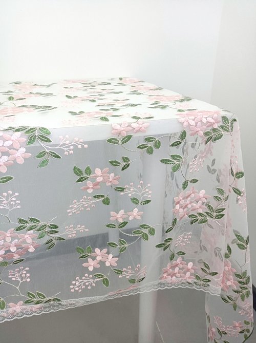 コットンテーブルクロス／三色刺繍フラワーデザイン／正方形 Amazon｜テーブルクロス 円形 可愛い ピンク 刺繍 レース 120CM