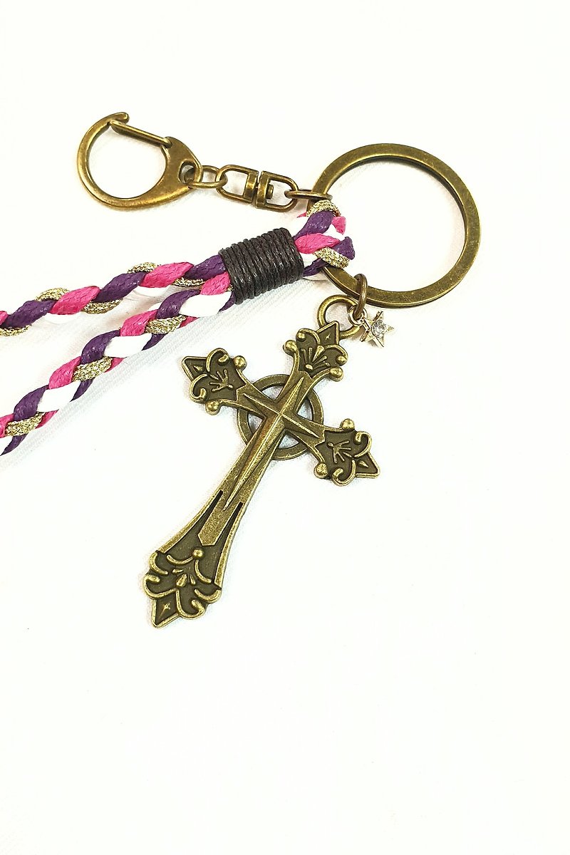 Paris*Le Bonheun。臘線編織鑰匙圈。十字架 - 鑰匙圈/鎖匙扣 - 其他金屬 粉紅色