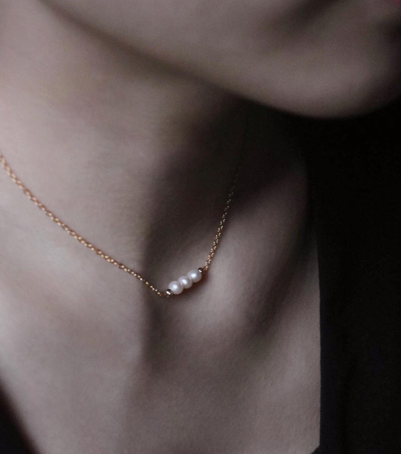 Natural Three Pearl Necklace - สร้อยคอ - ไข่มุก 