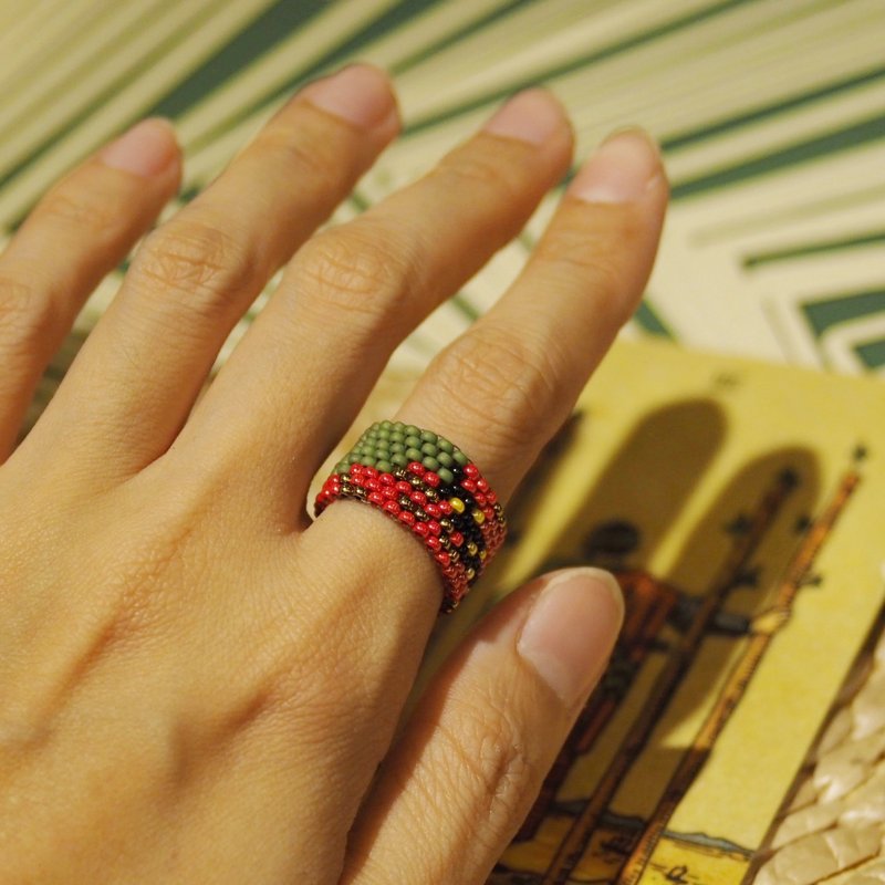 Beaded Totem Ring I Tarot Totem Ring I Three of Wands II Please note the size - เชือก/สายคล้อง - ผ้าฝ้าย/ผ้าลินิน สีแดง