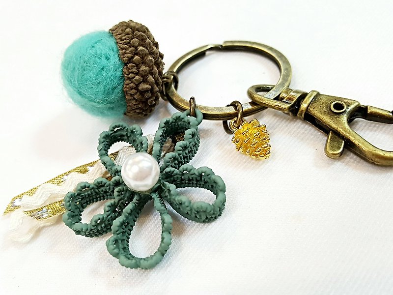 Paris*Le Bonheun. Forest of happiness. Lace flowers. Wool felt acorn pine cone key ring - Keychains - Other Metals Multicolor