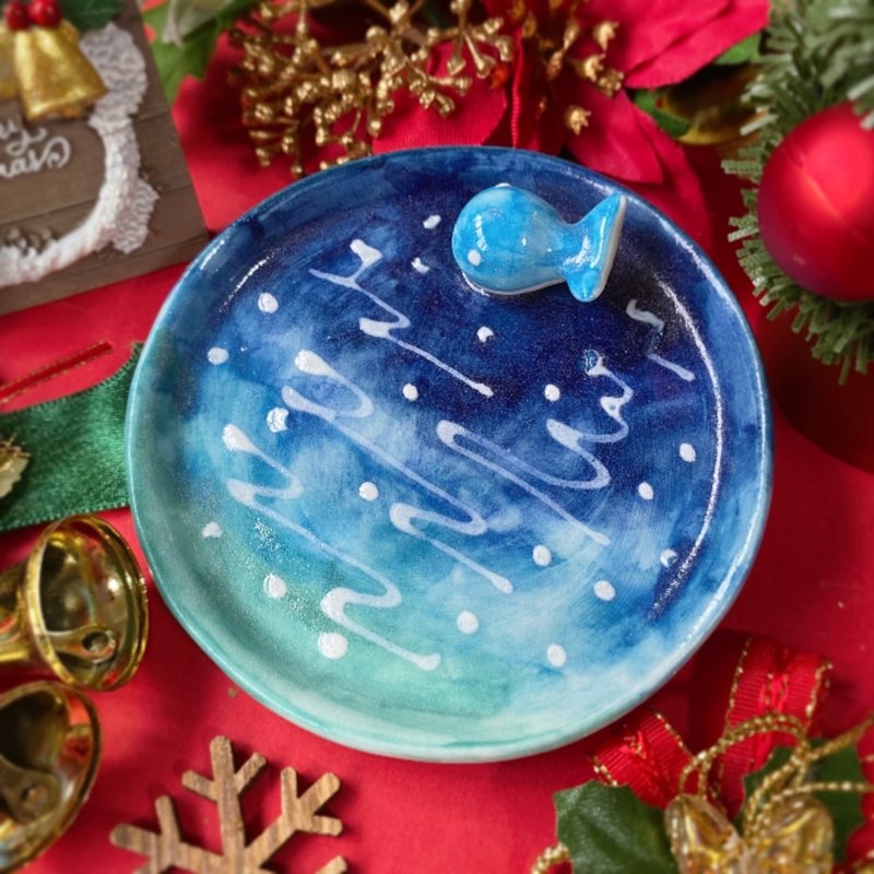 [Christmas Gift] Hand Plate-Blue Whale Dream (Small) | Free gift box and card writing - Plates & Trays - Porcelain Blue