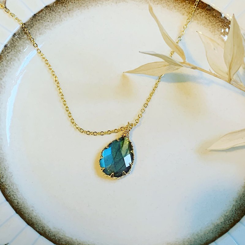 Labradorite pendant    blue tone     14k gold accessories with chain - Necklaces - Semi-Precious Stones Blue