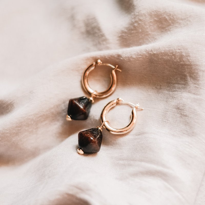 [Environmental protection earrings] just - black jewelry gold-plated earrings earrings / handmade / gift / recommended - ต่างหู - พืช/ดอกไม้ สีดำ