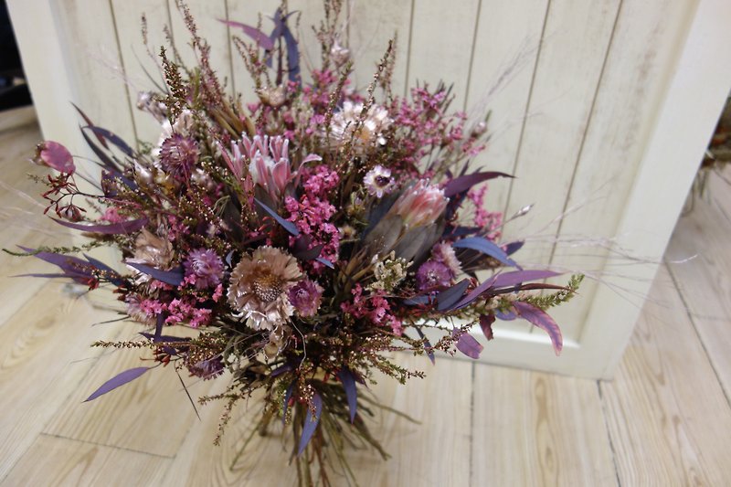 Wedding floral decoration series~Dry deep pink European-style bouquets - ช่อดอกไม้แห้ง - พืช/ดอกไม้ สึชมพู