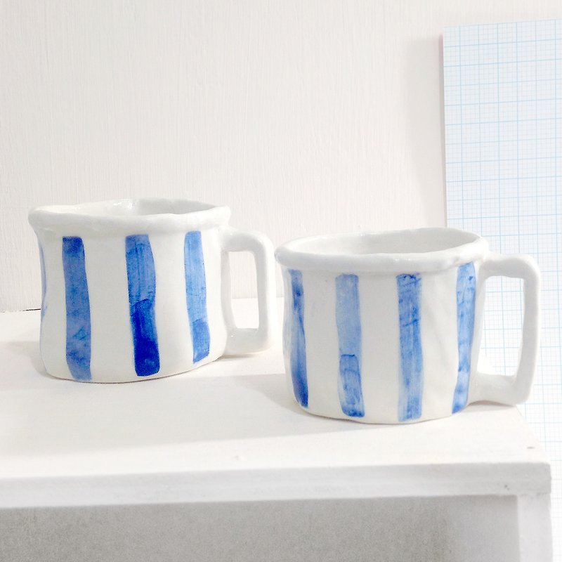 Blue Quiet White Porcelain Mug (Small) - แก้วมัค/แก้วกาแฟ - เครื่องลายคราม สีน้ำเงิน