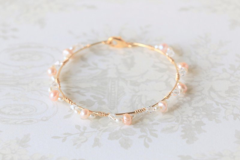 Natural pearl wire wrapped bracelet - 18k gold plated thin pearl bracelet - สร้อยข้อมือ - เครื่องเพชรพลอย สึชมพู