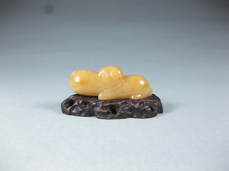 雕件 歡樂狗寶貝-米格魯 新疆金絲玉 - 擺飾/家飾品 - 玉石 黃色