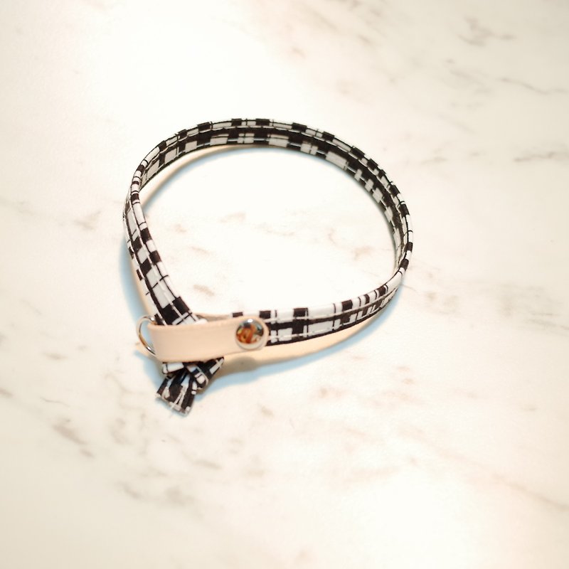 Cat collar, Wenqing jump plaid, black and white plaid double-sided design, with bells and planted skin - ปลอกคอ - ผ้าฝ้าย/ผ้าลินิน 