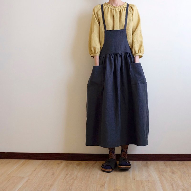 日常手作服 就是想當小女孩 木莓色低腰綁帶吊帶裙 亞麻 - 洋裝/連身裙 - 棉．麻 黑色