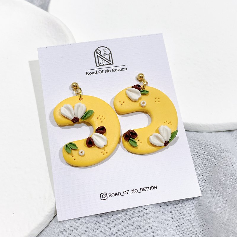 軟陶耳環|檸檬黃小白花|抗過敏不鏽鋼耳針 - 耳環/耳夾 - 陶 黃色