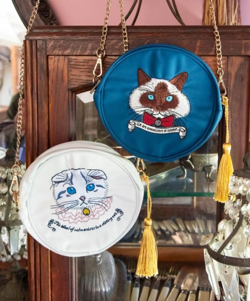 【熱門預購】歐洲插畫優雅貓咪刺繡側背圓形小包 (4色) LCDP5101 - 側背包/斜背包 - 其他材質 