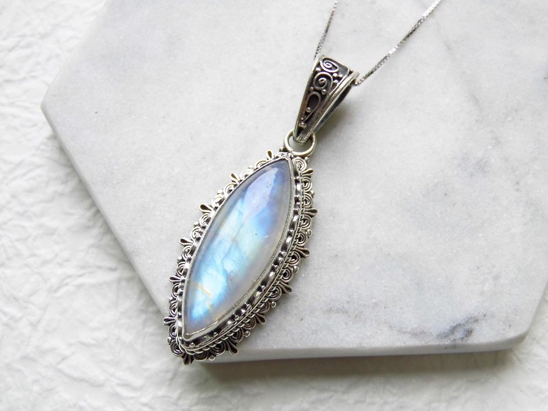 Moonstone 925 sterling silver horse-shaped eyes sweater necklace inlaid hand-made in Nepal - Necklaces - Gemstone Blue