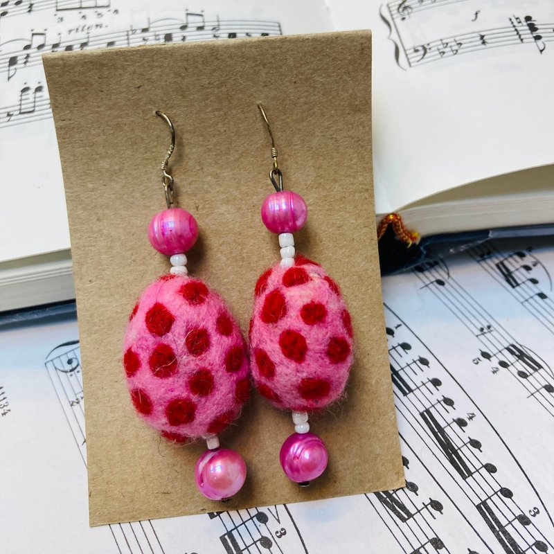 Unique Needle felted with Pearl Earrings: Polka Dots - Earrings & Clip-ons - Wool 