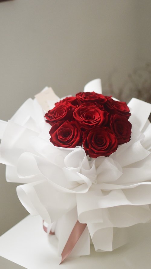 Bouquet/Multi-level 9 packaged rose bouquets (be sure to get
