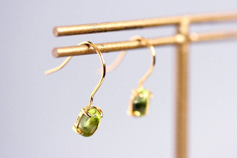 ジュエルペリドットのミニオーバルピアス - 耳環/耳夾 - 半寶石 綠色