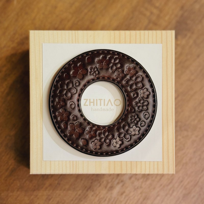 原創手工製作牛皮劍道刀鐔 櫻雪飄舞 咖啡色 劍鍔 Tsuba - 運動配件 - 真皮 咖啡色