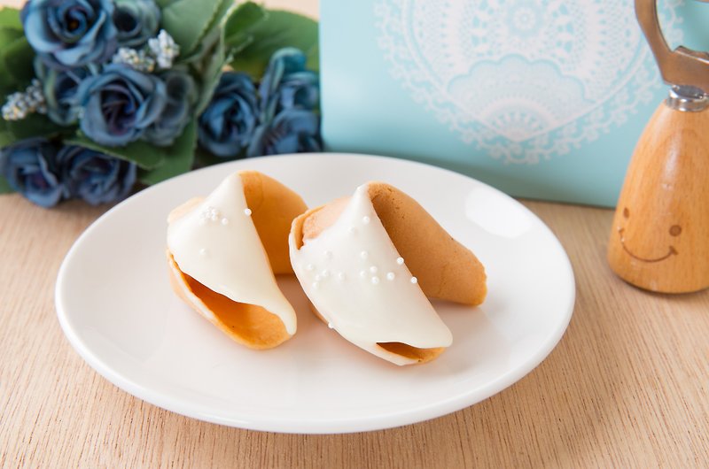 花嫁のウェディングドレスラッキーフォーチュンクッキーロマンチックな白いフォーチュンクッキー手作り両面ステレオ - クッキー・ビスケット - 食材 