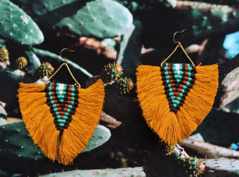 Pina Colada 聯名耳環 Nopalli Amarillo-圖騰編織流蘇大耳環 - 耳環/耳夾/耳骨夾 - 棉．麻 橘色