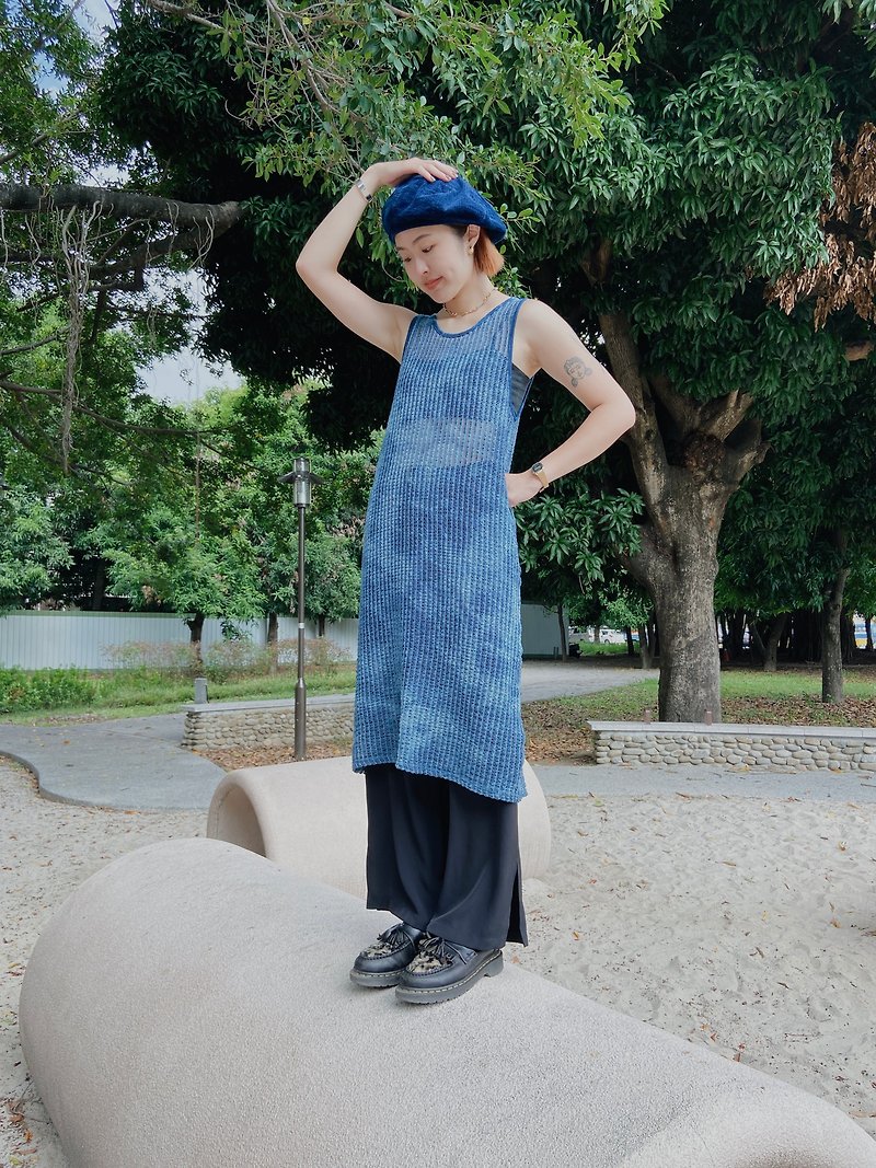 ผ้าฝ้าย/ผ้าลินิน เสื้อกั๊กผู้หญิง สีน้ำเงิน - Herring Indigo | Indigo Long Tie Dye Mesh Tank Top